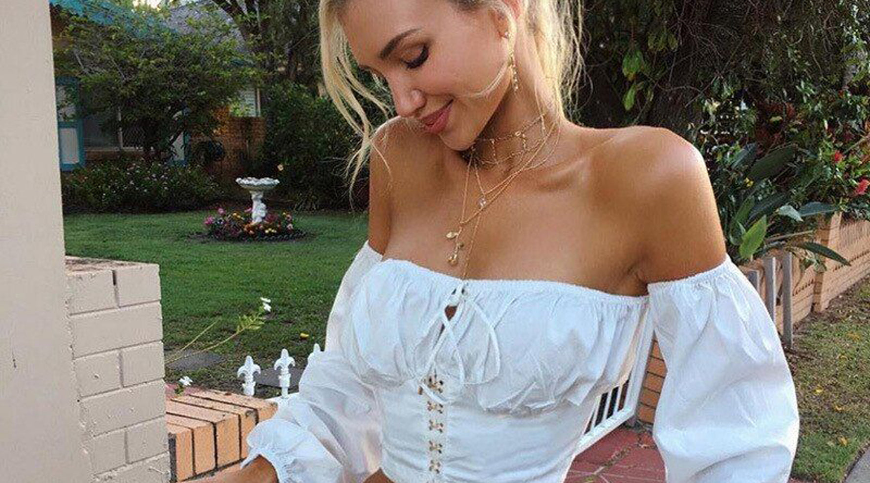 The Art of Layering: Creating Chic Outfits With Tops