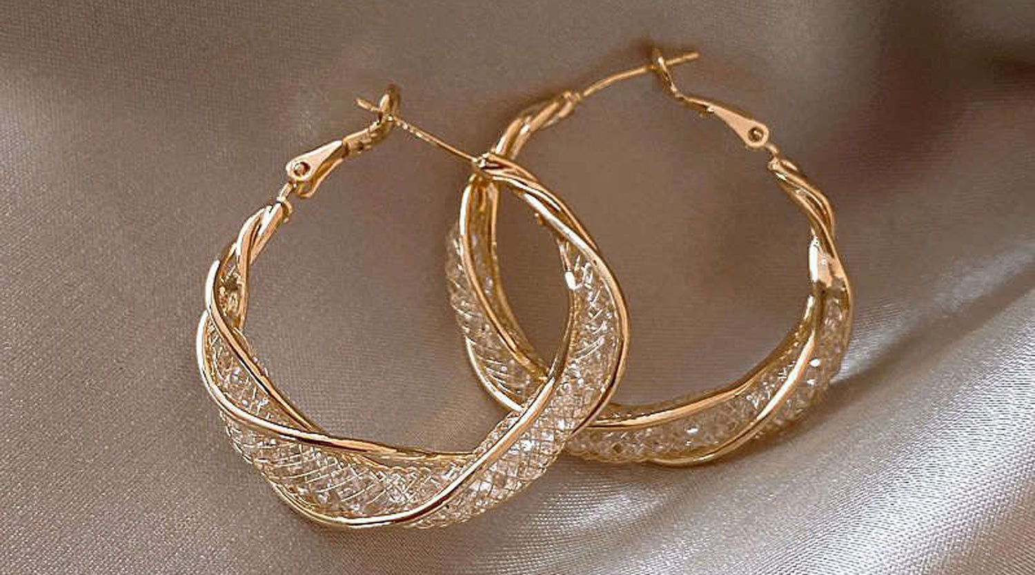 Elevating Your Outfit with Statement Pieces