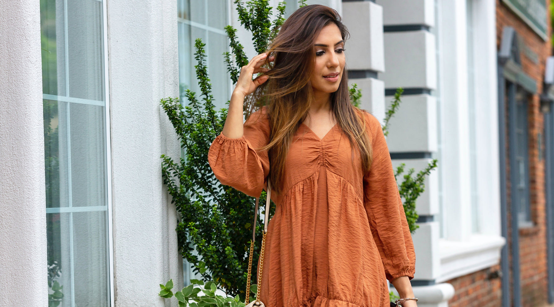 Why Midi Dresses are a Must-Have Staple？